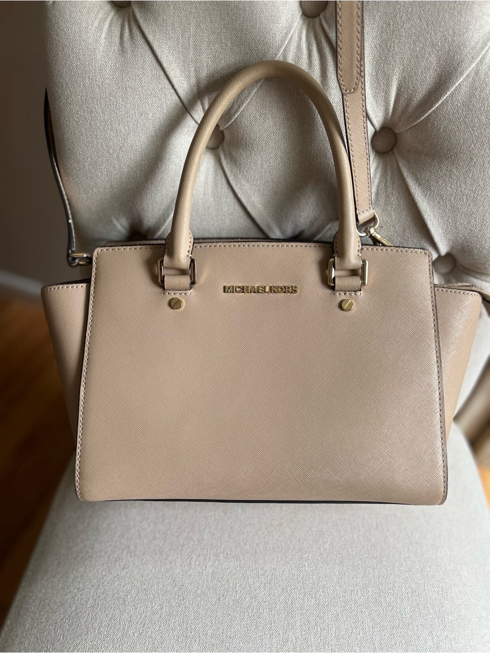 Michael Kors Selma Saffano Leather Medium Satchel in Oyster - Picture 2 of 16